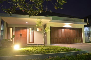 Tulip Hill View 5 Bedrooms With A Private Swimming Pool * Bandung